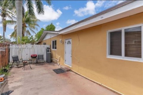 Commercial property in Homestead, Florida 1 bedroom, 234.3 sq.m. № 2187883 - photo 2