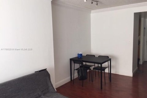 Condo in Miami Beach, Florida, 1 bedroom  № 1867647 - photo 11