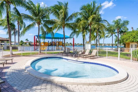 Condominio en venta en Doral, Florida, 3 dormitorios, 261.06 m2 № 1987109 - foto 9