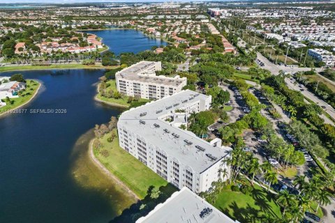 Copropriété à vendre à Doral, Floride: 3 chambres, 261.06 m2 № 1987109 - photo 17
