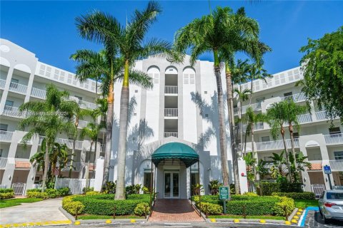 Condominio en venta en Doral, Florida, 3 dormitorios, 261.06 m2 № 1987109 - foto 1