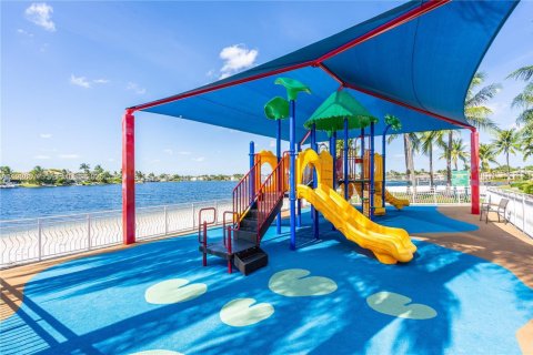 Condominio en venta en Doral, Florida, 3 dormitorios, 261.06 m2 № 1987109 - foto 10