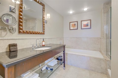 Condo in Riviera Beach, Florida, 2 bedrooms  № 1860323 - photo 8