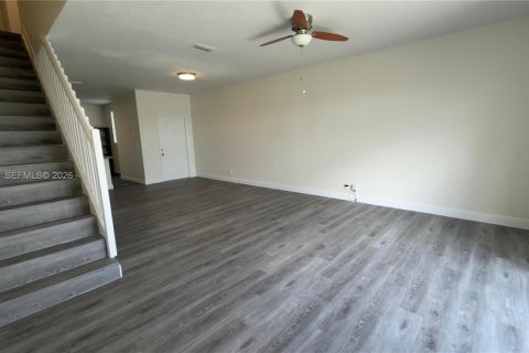 Снять в аренду таунхаус в Уэстон, Флорида 3 спальни, 134.06м2, № 2044786 - фото 10