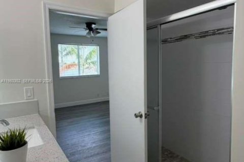 Снять в аренду таунхаус в Уэстон, Флорида 3 спальни, 134.06м2, № 2044786 - фото 2