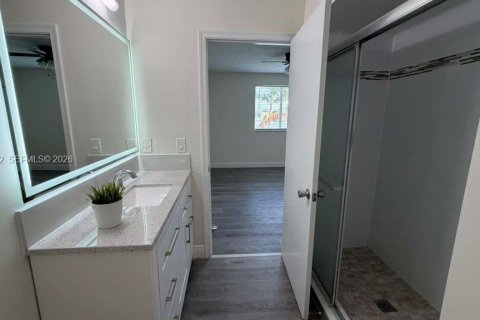 Снять в аренду таунхаус в Уэстон, Флорида 3 спальни, 134.06м2, № 2044786 - фото 3