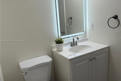 Снять в аренду таунхаус в Уэстон, Флорида 3 спальни, 134.06м2, № 2044786 - фото 8