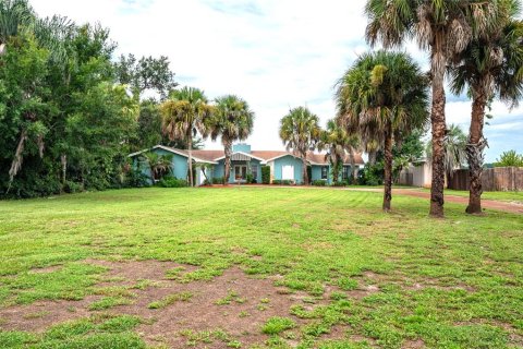 House in Babson Park, Florida 3 bedrooms, 240.8 sq.m. № 2227609 - photo 3