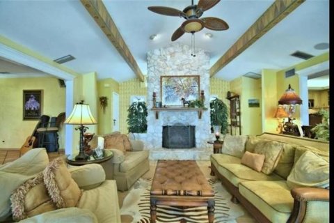 House in Babson Park, Florida 3 bedrooms, 240.8 sq.m. № 2227609 - photo 8