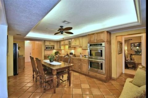 House in Babson Park, Florida 3 bedrooms, 240.8 sq.m. № 2227609 - photo 12