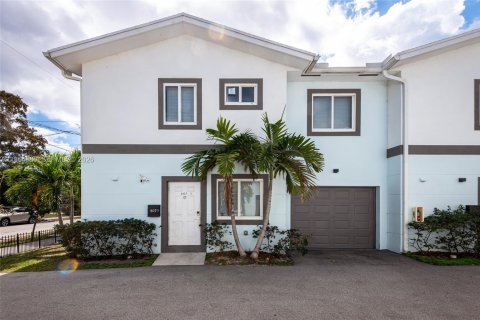 Casa en Fort Lauderdale, Florida 3 dormitorios, 111.95 m2 № 2081154