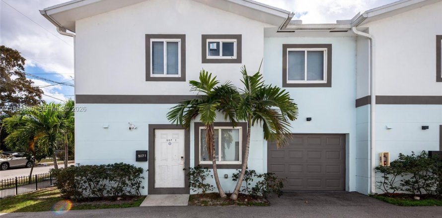 Casa en Fort Lauderdale, Florida 3 dormitorios, 111.95 m2 № 2081154