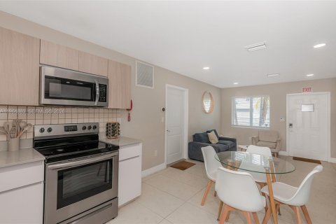 Casa en venta en Fort Lauderdale, Florida, 3 dormitorios, 111.95 m2 № 2081154 - foto 12