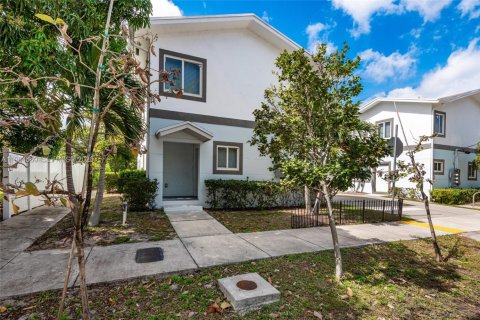 Casa en venta en Fort Lauderdale, Florida, 3 dormitorios, 111.95 m2 № 2081154 - foto 3
