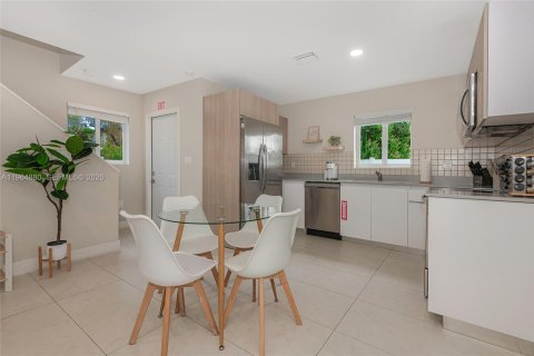 Casa en venta en Fort Lauderdale, Florida, 3 dormitorios, 111.95 m2 № 2081154 - foto 8