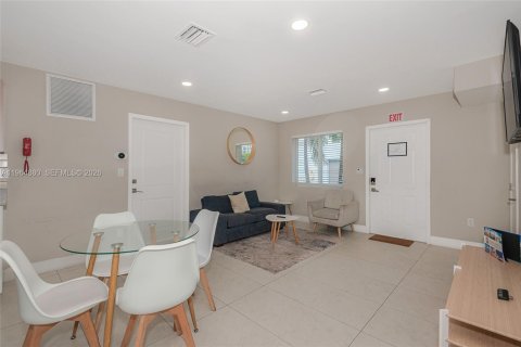 Casa en venta en Fort Lauderdale, Florida, 3 dormitorios, 111.95 m2 № 2081154 - foto 9