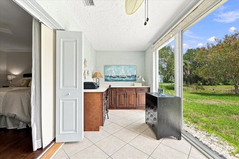 House in Sarasota, Florida 2 bedrooms, 148.74 sq.m. № 2312301 - photo 14