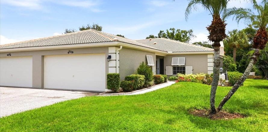 House in Sarasota, Florida 2 bedrooms, 148.74 sq.m. № 2312301