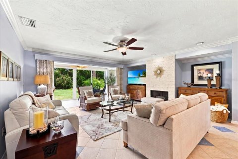 House in Sarasota, Florida 2 bedrooms, 148.74 sq.m. № 2312301 - photo 2