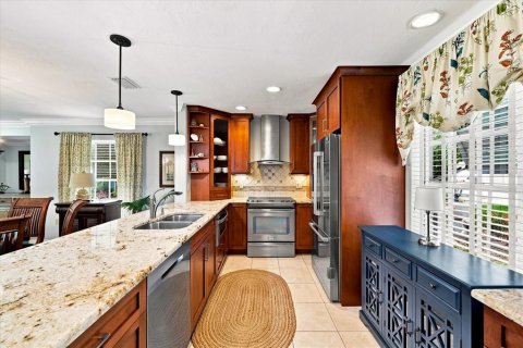 House in Sarasota, Florida 2 bedrooms, 148.74 sq.m. № 2312301 - photo 4
