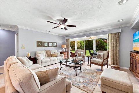 House in Sarasota, Florida 2 bedrooms, 148.74 sq.m. № 2312301 - photo 9
