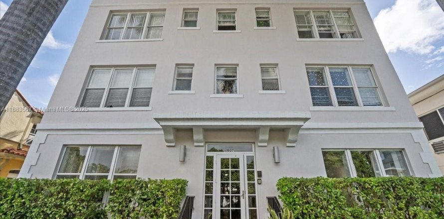 Condominio en Miami Beach, Florida, 1 dormitorio  № 1929808