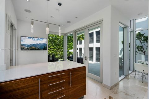 Townhouse in Key Biscayne, Florida 4 bedrooms, 227.42 sq.m. № 1697379 - photo 8