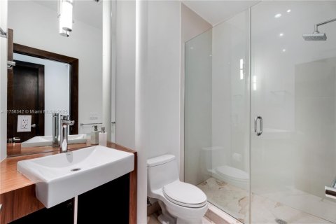 Townhouse in Key Biscayne, Florida 4 bedrooms, 227.42 sq.m. № 1697379 - photo 14