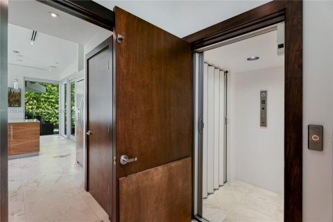 Townhouse in Key Biscayne, Florida 4 bedrooms, 227.42 sq.m. № 1697379 - photo 16