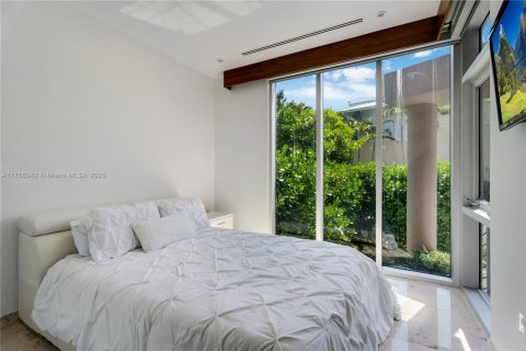 Townhouse in Key Biscayne, Florida 4 bedrooms, 227.42 sq.m. № 1697379 - photo 13