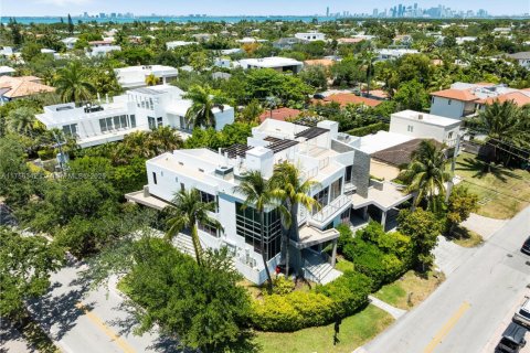 Townhouse in Key Biscayne, Florida 4 bedrooms, 227.42 sq.m. № 1697379 - photo 5
