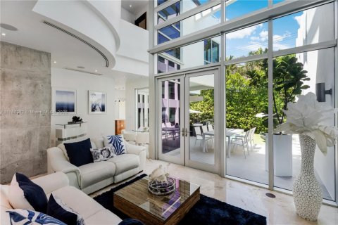 Townhouse in Key Biscayne, Florida 4 bedrooms, 227.42 sq.m. № 1697379 - photo 12