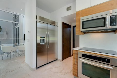 Townhouse in Key Biscayne, Florida 4 bedrooms, 227.42 sq.m. № 1697379 - photo 9