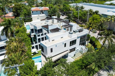 Townhouse in Key Biscayne, Florida 4 bedrooms, 227.42 sq.m. № 1697379 - photo 1