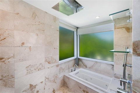 Townhouse in Key Biscayne, Florida 4 bedrooms, 227.42 sq.m. № 1697379 - photo 27
