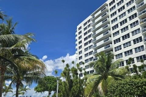 Снять в аренду кондоминиум в Майами-Бич, Флорида 1 спальня, 88.54м2, № 1988785 - фото 1