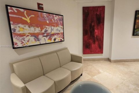 Снять в аренду кондоминиум в Майами-Бич, Флорида 1 спальня, 88.54м2, № 1988785 - фото 3