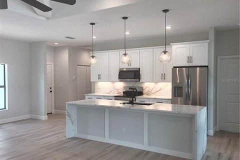 House in Port Charlotte, Florida 3 bedrooms, 151.43 sq.m. № 1914245 - photo 7