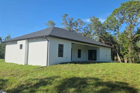 House in Port Charlotte, Florida 3 bedrooms, 151.43 sq.m. № 1914245 - photo 3