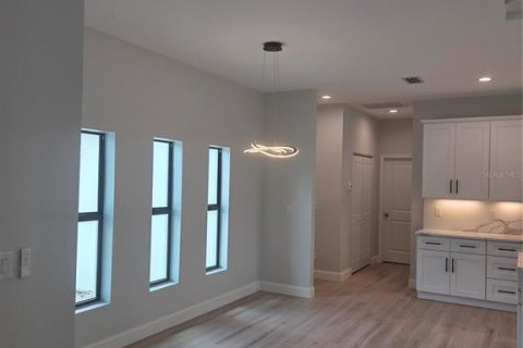 House in Port Charlotte, Florida 3 bedrooms, 151.43 sq.m. № 1914245 - photo 6