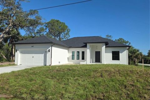 House in Port Charlotte, Florida 3 bedrooms, 151.43 sq.m. № 1914245 - photo 2