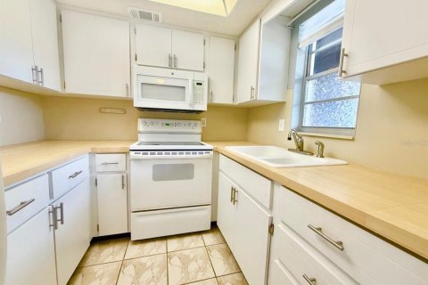 Copropriété à louer à New Port Richey, Floride: 1 chambre, 75.81 m2 № 2401094 - photo 9