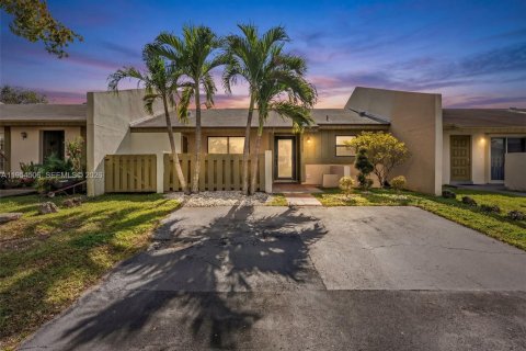 Таунхаус в Майами, Флорида 2 спальни, 102.29м2 № 2009250