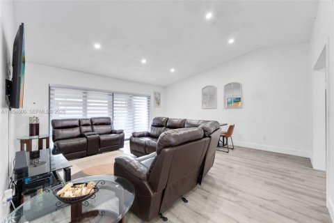 Купить таунхаус в Майами, Флорида 2 спальни, 102.29м2, № 2009250 - фото 10