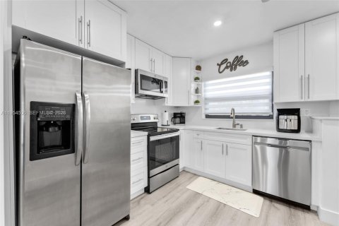 Купить таунхаус в Майами, Флорида 2 спальни, 102.29м2, № 2009250 - фото 12