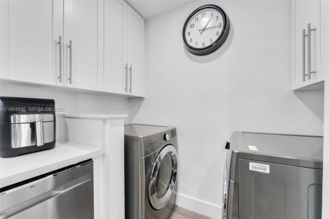 Купить таунхаус в Майами, Флорида 2 спальни, 102.29м2, № 2009250 - фото 13