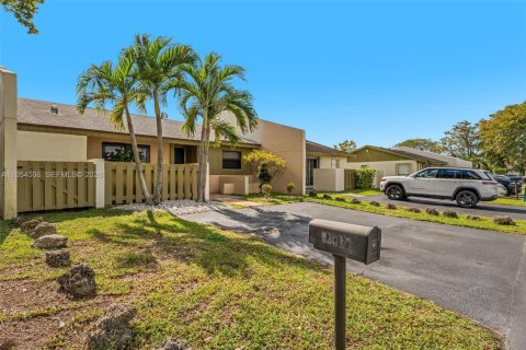 Купить таунхаус в Майами, Флорида 2 спальни, 102.29м2, № 2009250 - фото 3