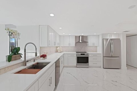 Condo in Jupiter, Florida, 3 bedrooms № 2191159 - photo 3