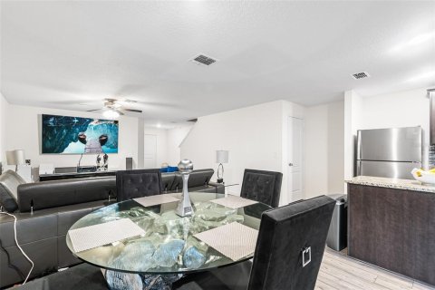 Townhouse in Tampa, Florida 3 bedrooms, 158.77 sq.m. № 2142045 - photo 14