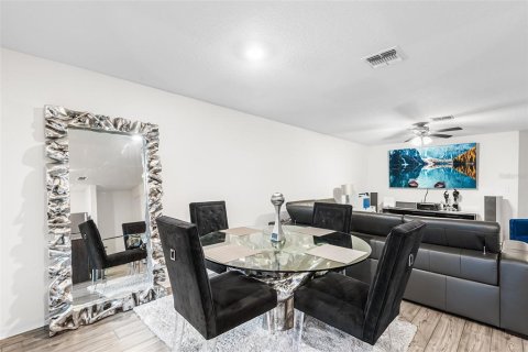 Townhouse in Tampa, Florida 3 bedrooms, 158.77 sq.m. № 2142045 - photo 11